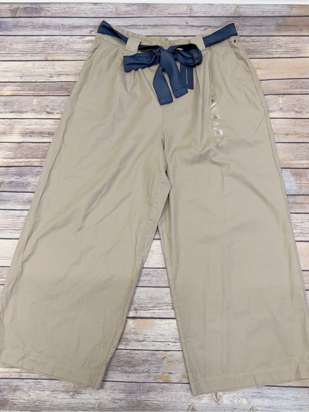 Tommy Hilfiger Women’s Wide Leg Cropped Pants with Belt Kahki Size XL